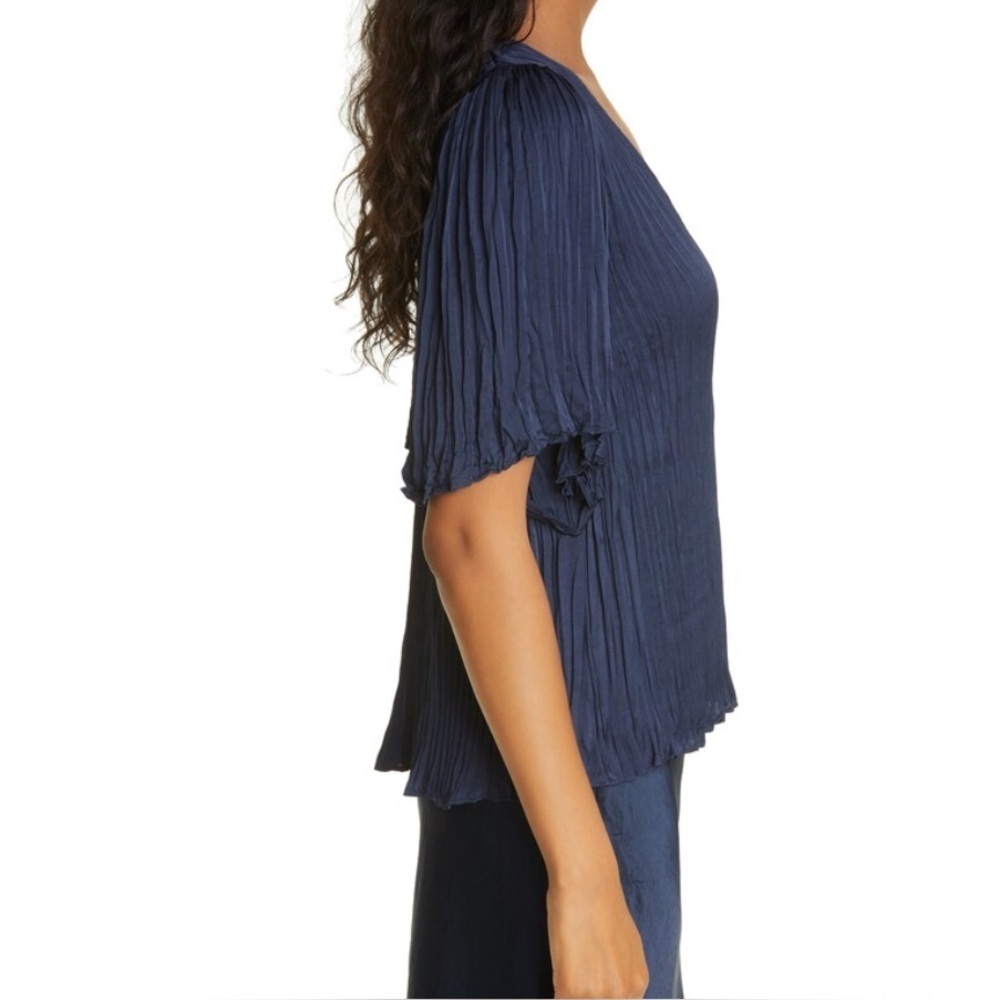 Vince Flutter Sleeve Crushed Satin Top size large Navy - Picture 11 of 14